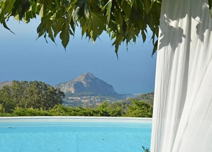 Villa vista mare con Piscina Privata a Cefalù